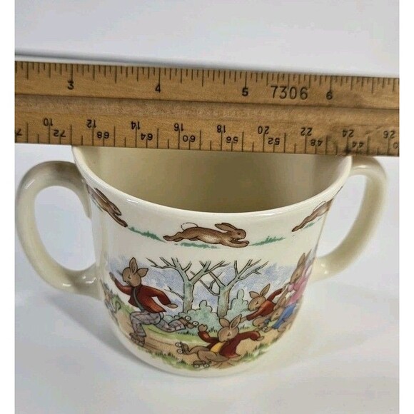 Royal Doulton Bunnykins  ROLLER SKATING Vintage Double Handled 8oz Mug Cup Vtg - Picture 6 of 11